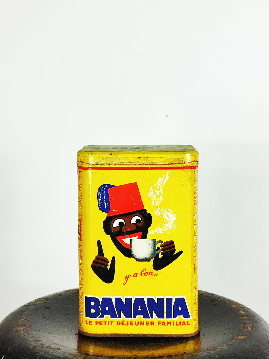 CAJA DE HOJALATA ANTIGUA BANANIA. C. 1950