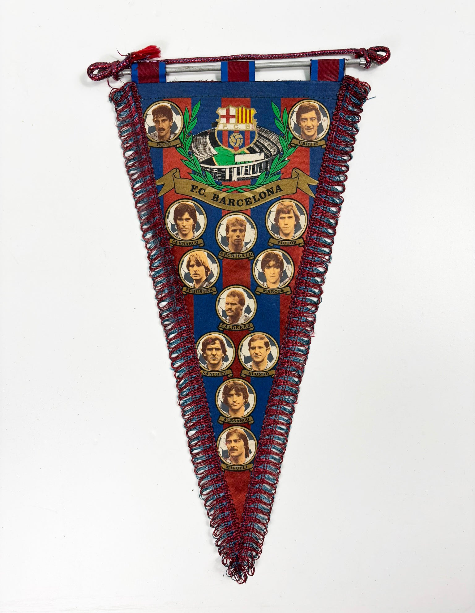 FECHAS HISTÓRICAS DEL FC BARCELONA. BANDERÍN. C. 1980
