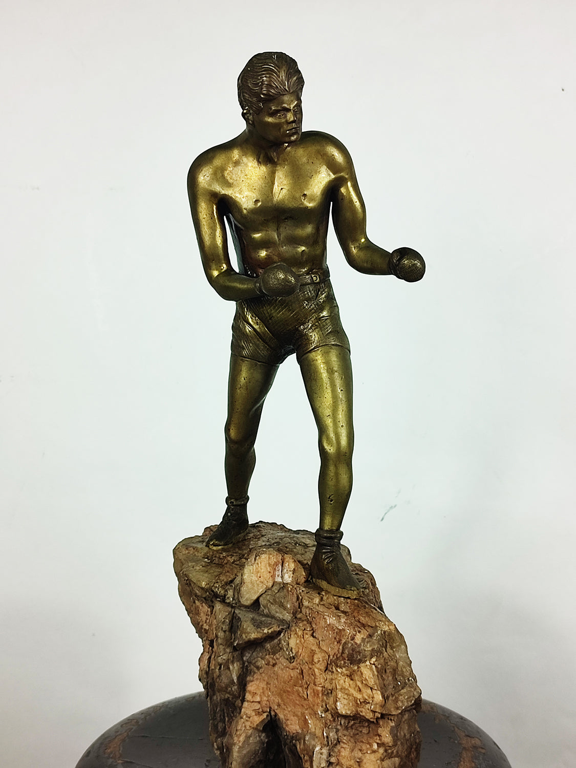 ANTIQUE BOXING SCULPTURE (III)