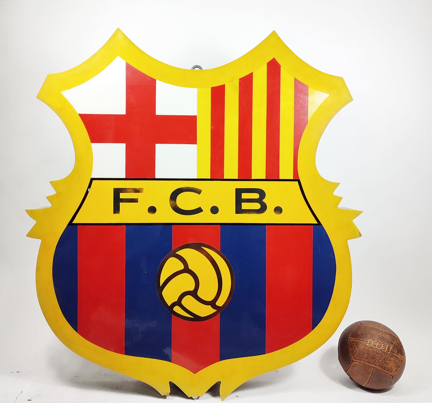 ANTIQUE FC BARCELONA CREST_CAMP NOU. c. 1990