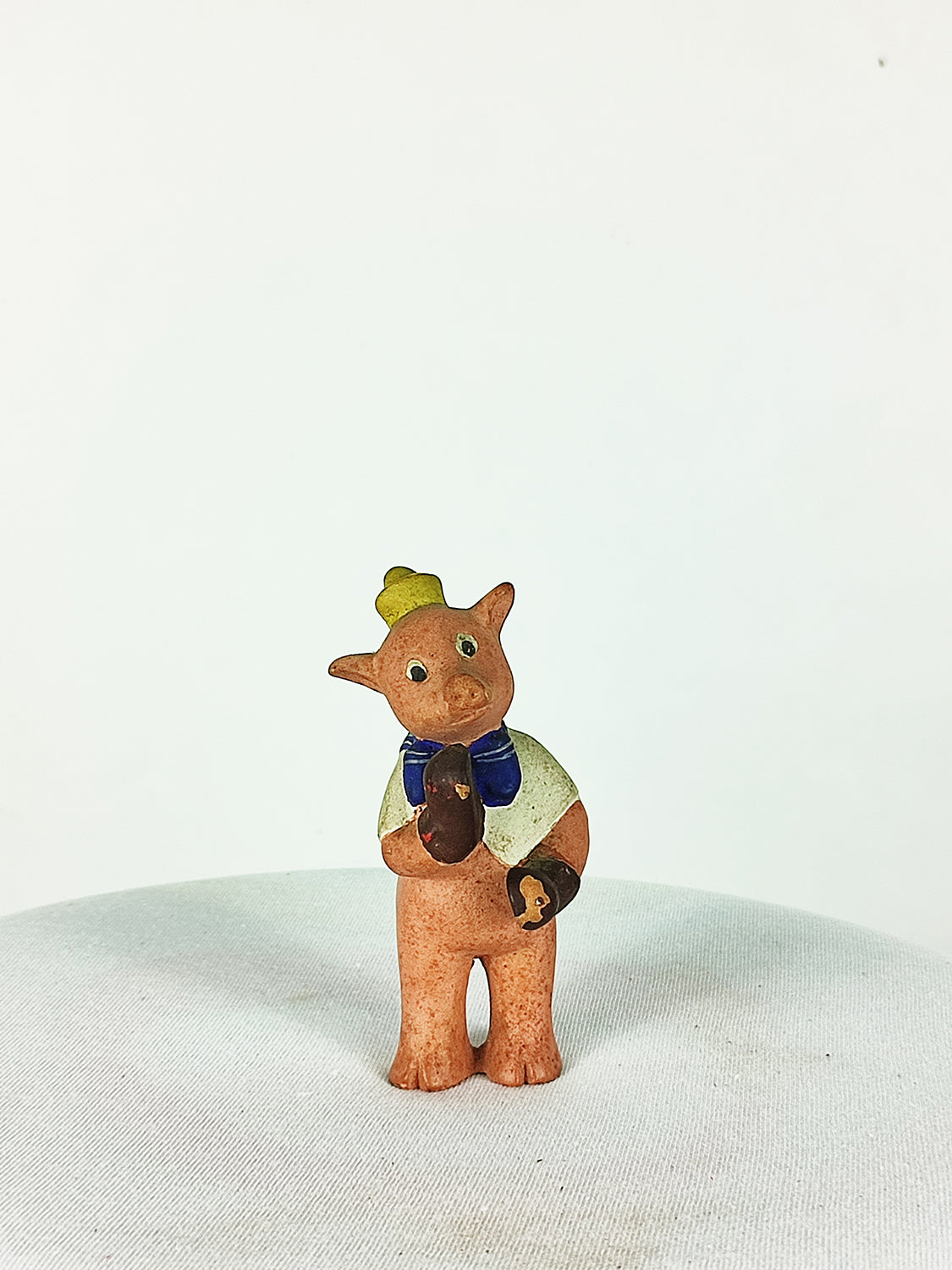 OLD PIG BOXING FIGURE